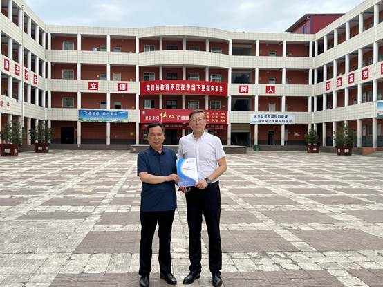 4cdf23176d0b4846a9818c5d386b120